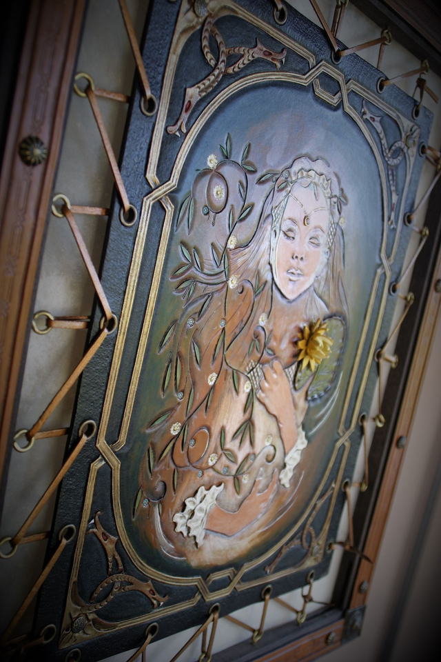 Ophélie, tableau en cuir repoussé