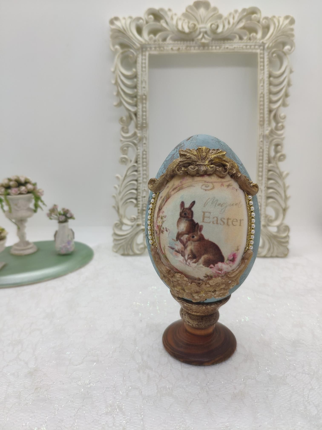 Brown silk print bunny's on a Goose egg 