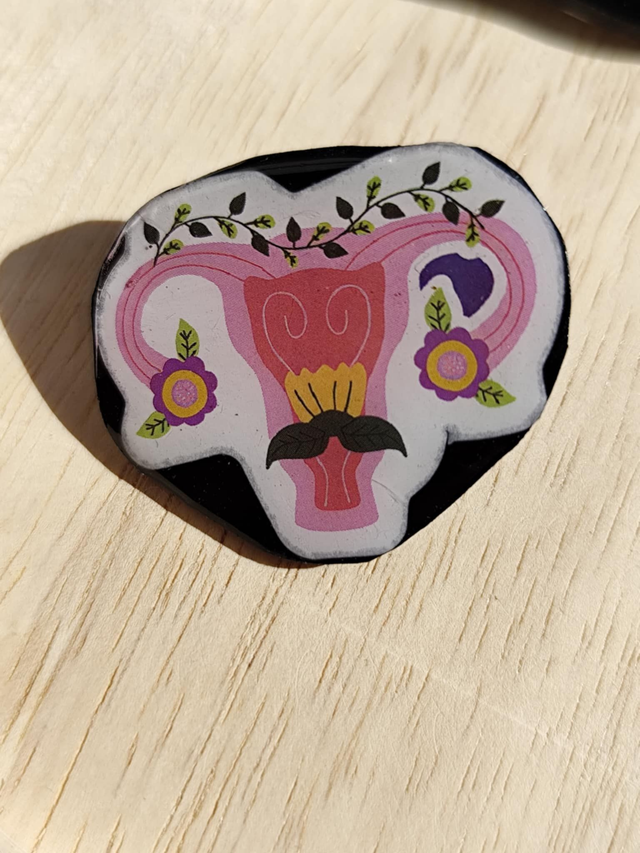 Pin's Utérus fleuris