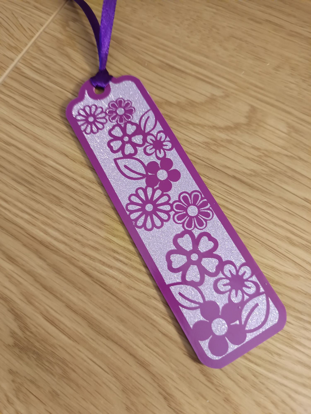 Marque‑page fleuri en papier cartonné pailleté - Décor florale rose 