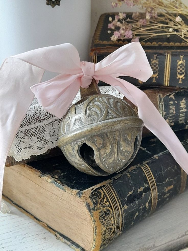 Ancien gros grelot en métal