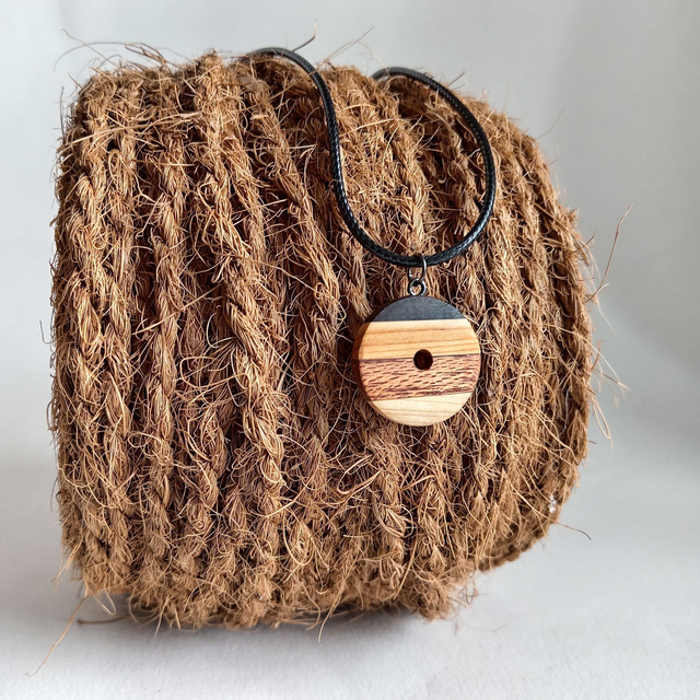 Pendentif quatre essences rond