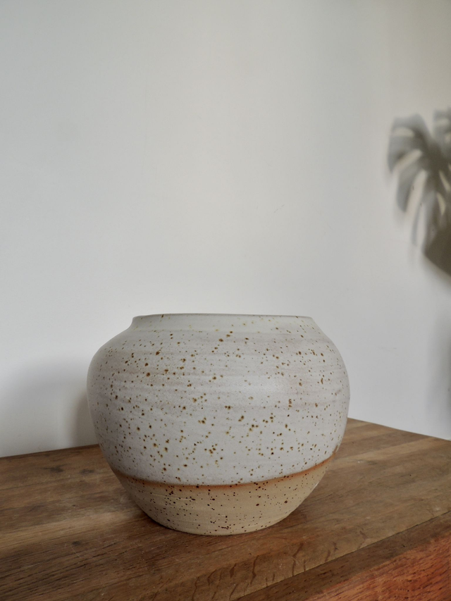 Moon Vase | Almond Speckle