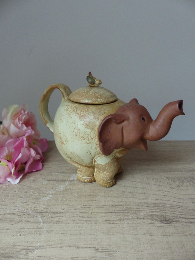 Théière Éléphant Zoomorphe en Grès – Fabriquée au Japon – Pièce Artisanale Vintage – Collection Animaux, Cadeau Original pour Amateur de Thé