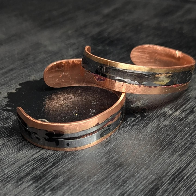 Bracelets forgés en cuivre et zinc.