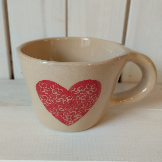 Kis Cappuccinos Bögre - Szívecskés virágos