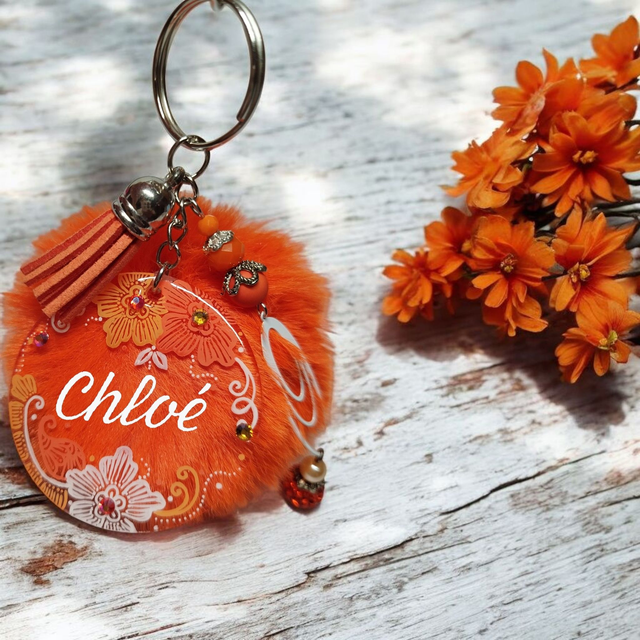 Bijou de sac prénom personnalisé dessiné à la main orange