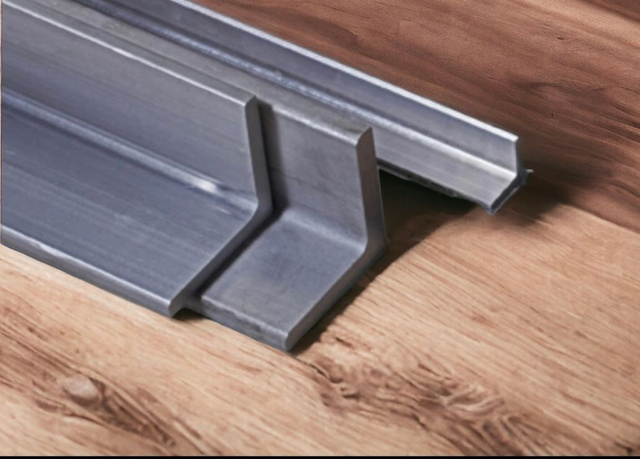 Catalogue CORNIERE AILES INÉGALES acier barre de 3 m.