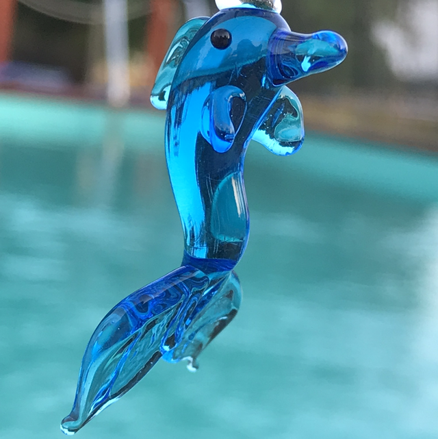 Üveg delfin