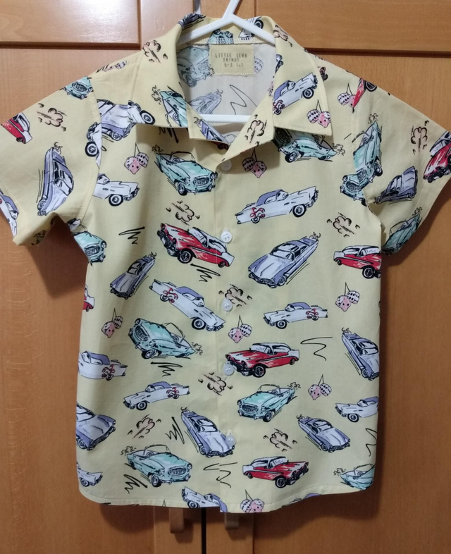 Shirt - 5 yrs (110 cm).  50s cars