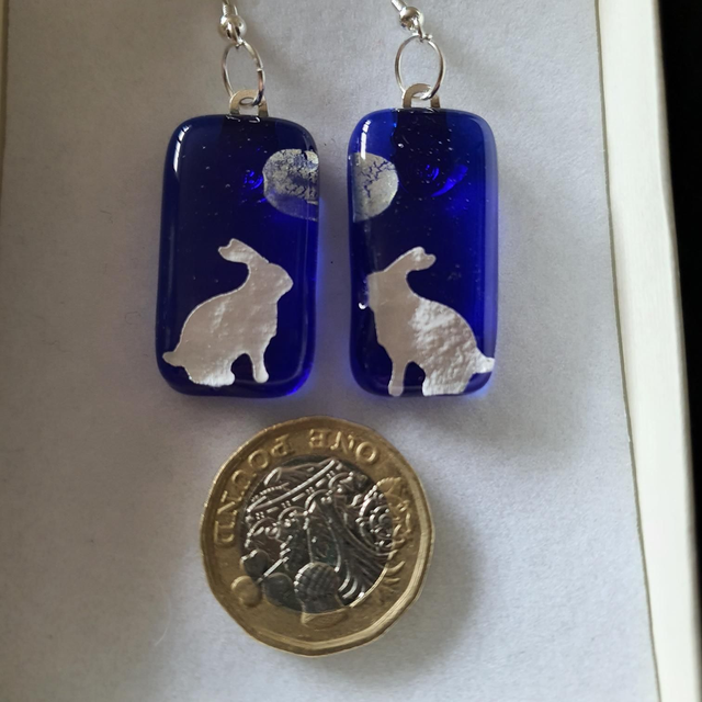 White rabbit drop earrings e48