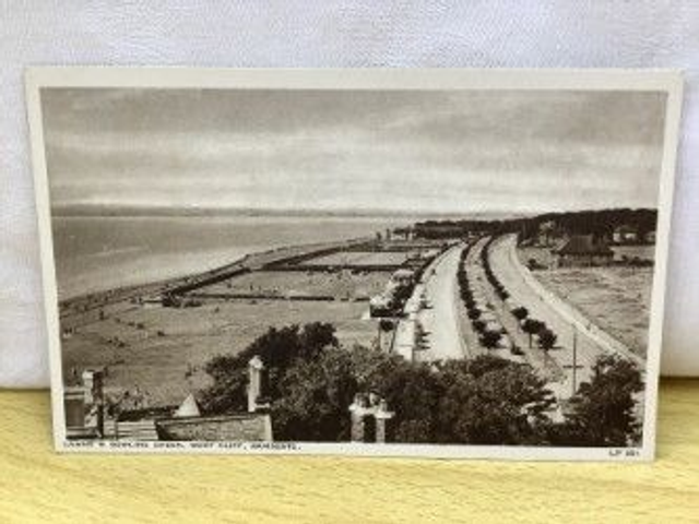 Ramsgate, Lawns &amp; Bowling Green, West Cliff, Kent, A.H. &amp; S. &quot;Paragon&quot; Series postcard Our Ref no. Q994