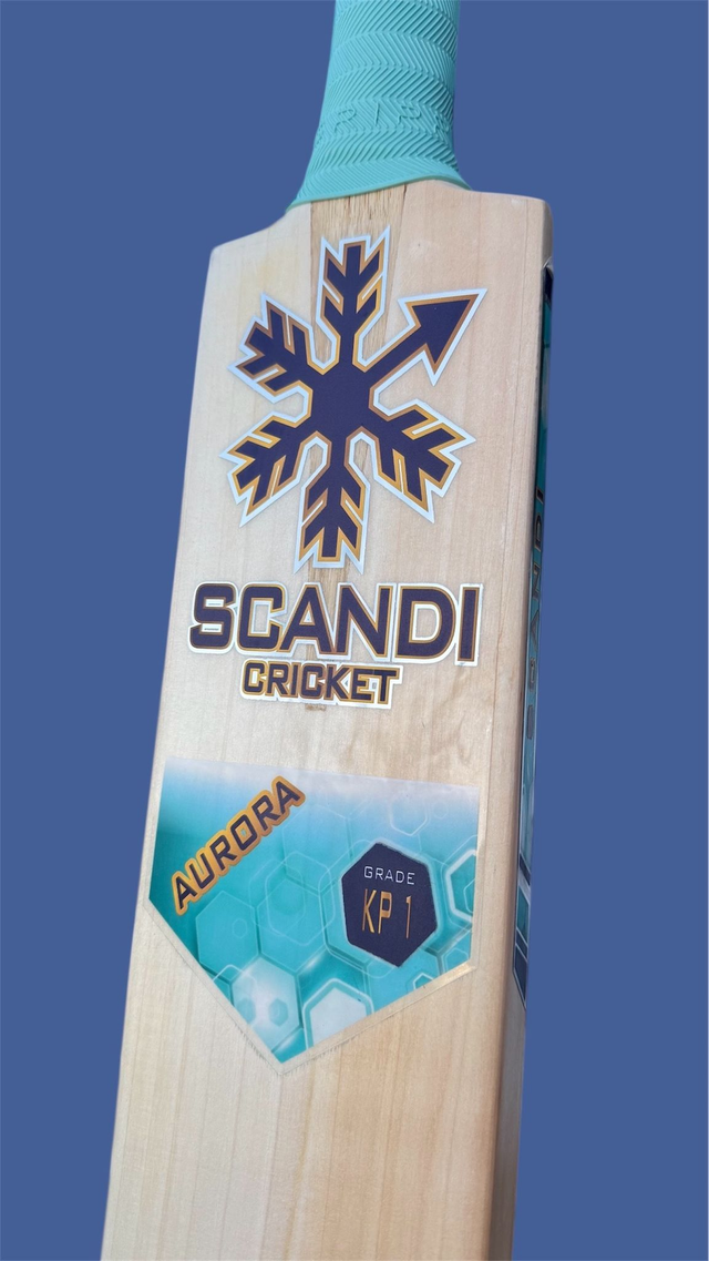 Aurora Cricket Bat