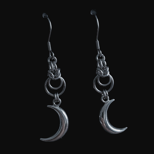 Kolczyki Chainmaille z Zawieszką w Kształcie Księżyca