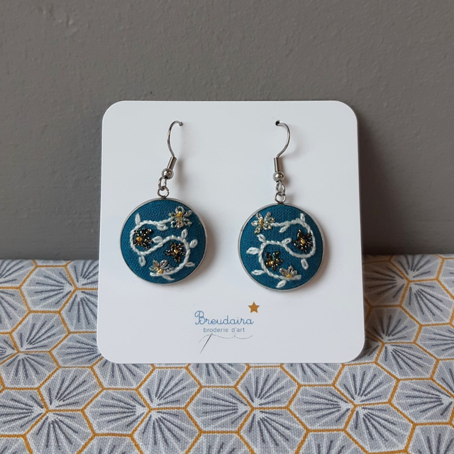 Boucles d&#039;oreilles Fleurs noir doré