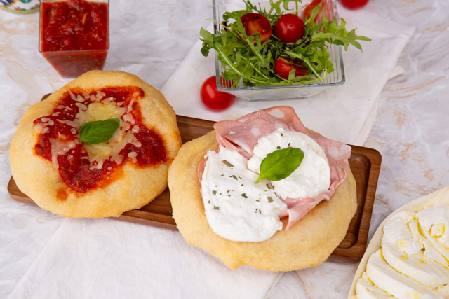 Rosticceria: Pizze fritte ×2