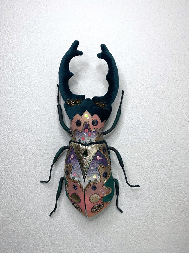 Insecte géant lucane émeraude rose