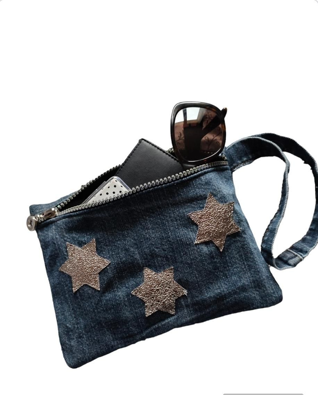 Pochette  jeans recyclé ( upcycling) pièce unique 