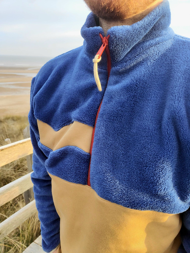 Pull polaire bleu et camel