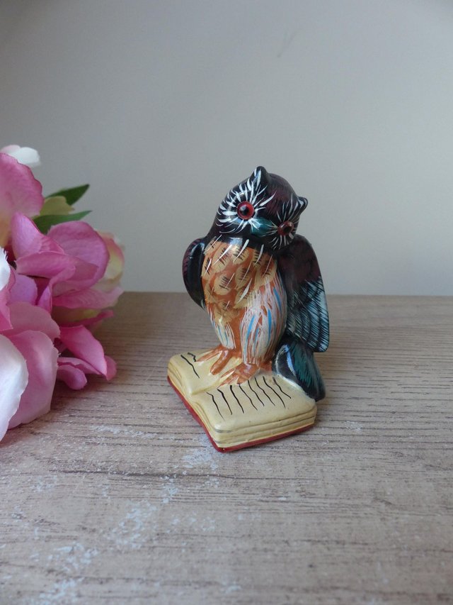 Ancienne figurine hibou savant sur livre peint à la main, Hibou gardien du savoir connaissance, décoration bureau bibliothèque
