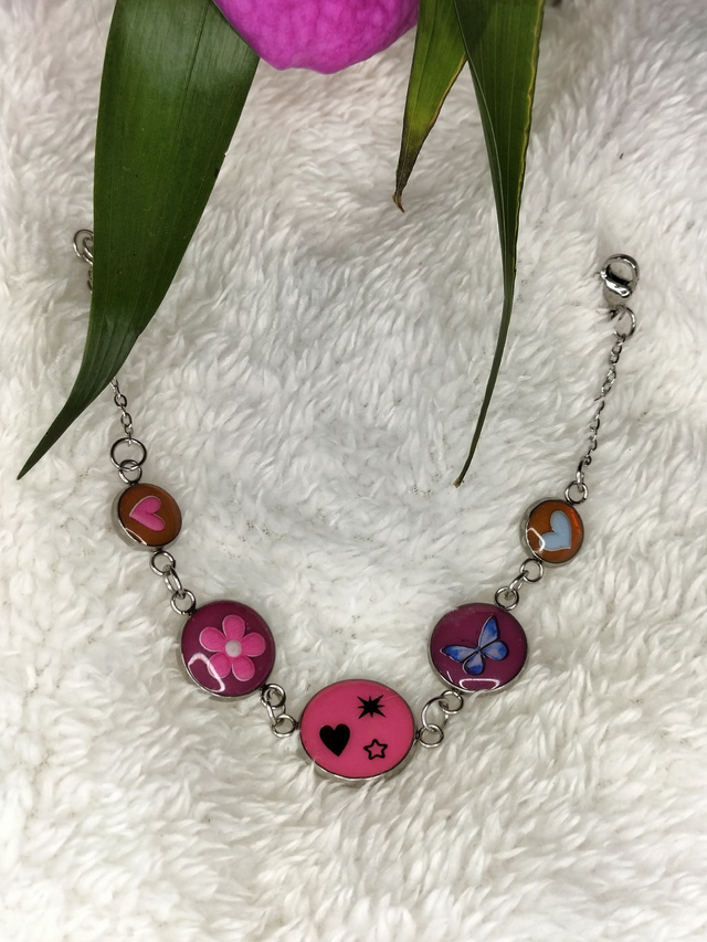 Bracelet argenté, rose et violet