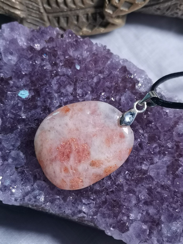 Pendentif pierre plate Pierre du Soleil