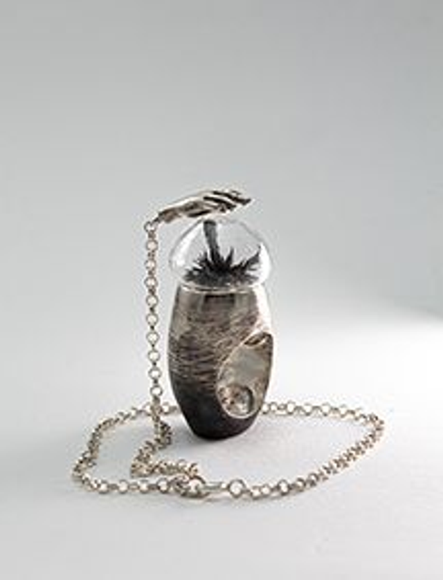 Manipulate 2 ring and bracelet