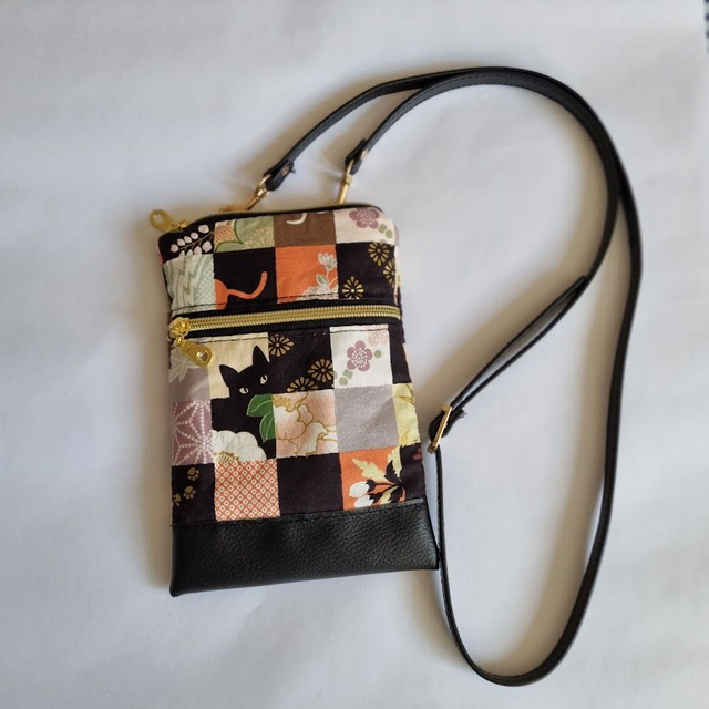 Mini-sac pour téléphone "Damier chat" noir