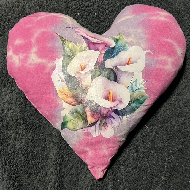 Hand tie dye cushion with 4 Lilly’s