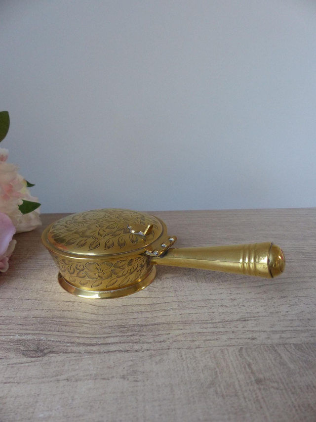 Ramasse-Miettes Vintage en Laiton Gravé – Majordome Silencieux des Années 1960, Artisanat Indien Élégant, Objet Décoration Table