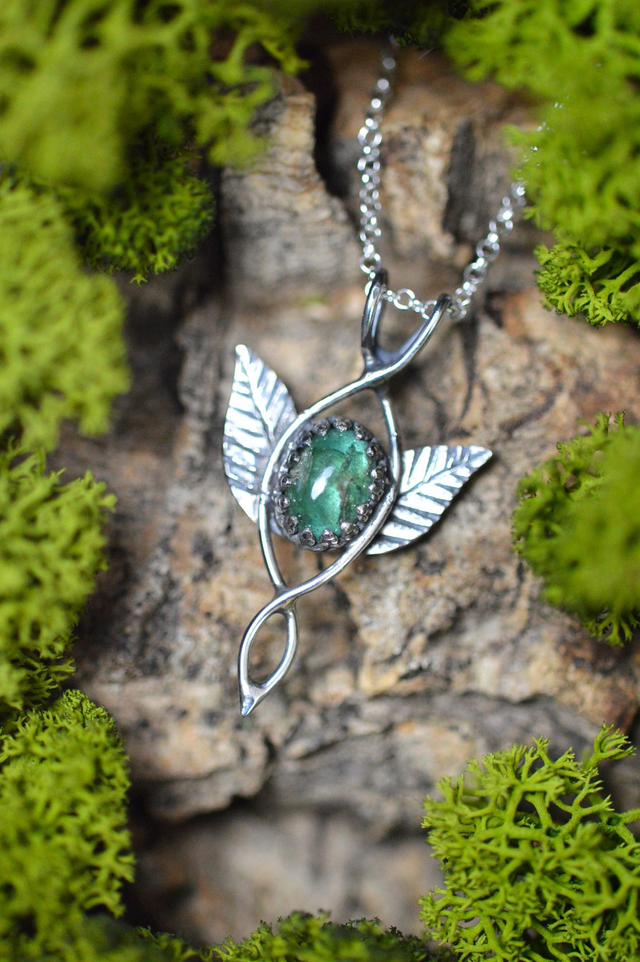 Pendentif Elfique - "Lueur" Emeraude