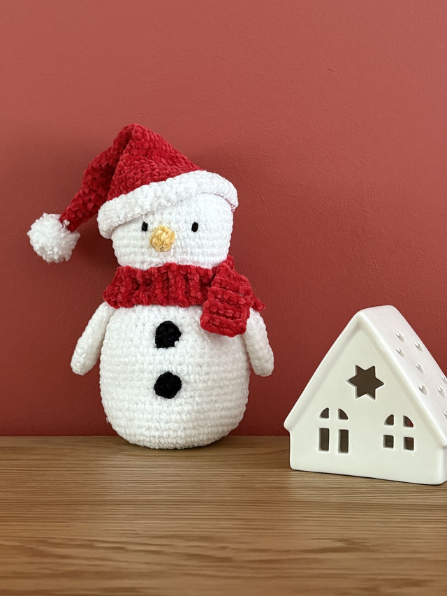 Nadège - peluche bonhomme de neige au crochet