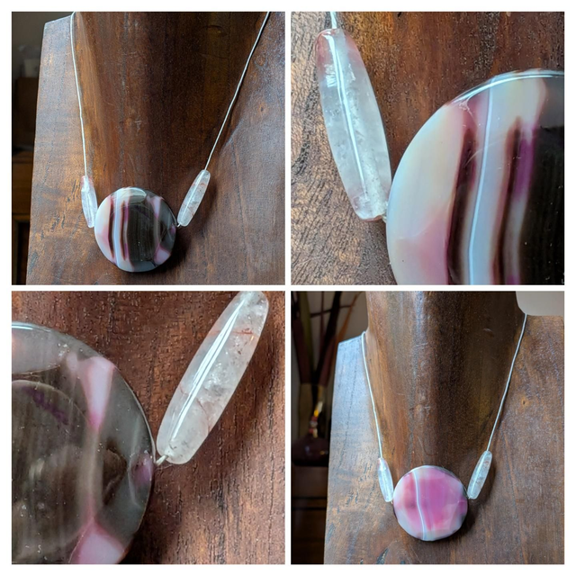 Collier grosse agate rose aux jolis reflets, côté réversible, perles en verre transparent rose monté sur fil de lin réglable 