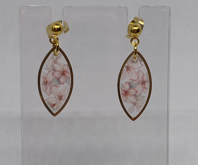 Gold flower earrings 