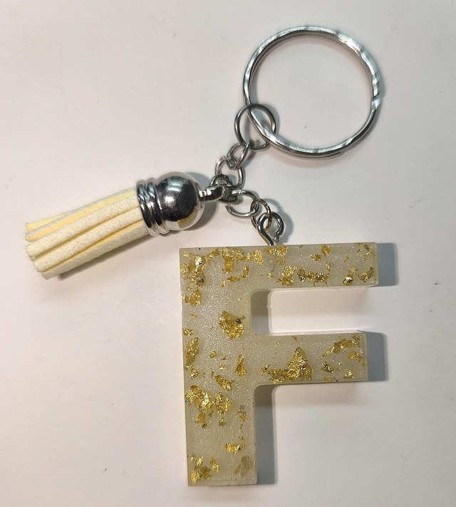 Porte clés initiale &quot;F&quot; blanc nacré et feuilles d&#039;or 