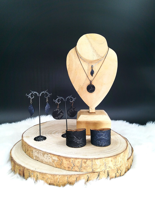 Jörmungand, parures en cuir