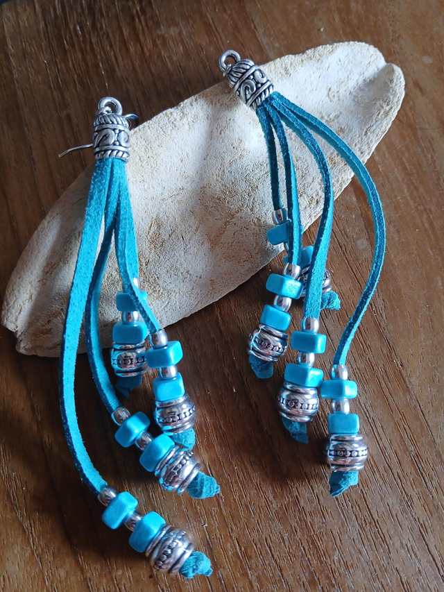 Boucles d'oreilles fantaisies en nubuck