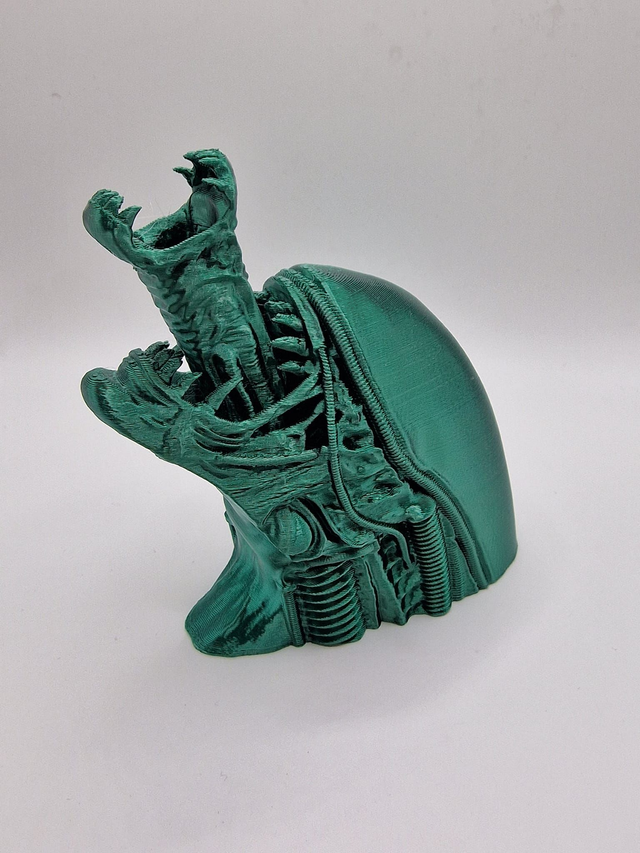 Alien Xenomorph Desktop Pen Holder