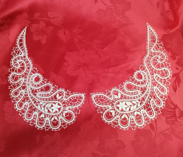 Col en dentelle aux fuseaux 