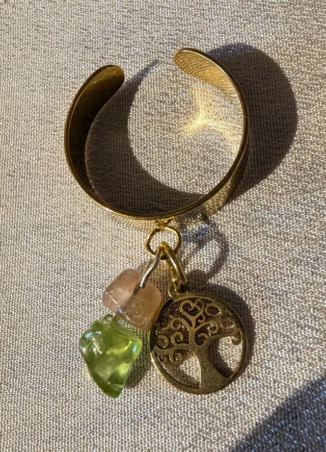 Bague composée d&#039;Olivine et de Pierre BA019