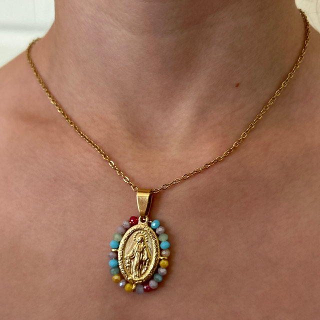 Collier Vierge, perles et petites mailles