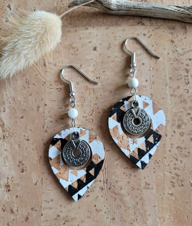 Boucles d'oreilles en liège et howlite ༄