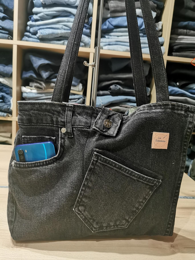 Sac à main #236  -  Jean noir et intérieur fleuri