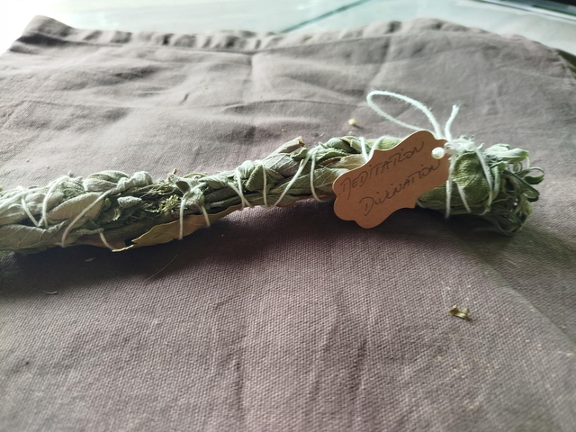 Fumigation méditation, divination 