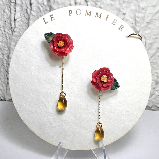 Boucles d’oreilles : Tsubaki (Camélia du Japon)