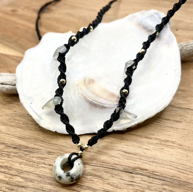 Geknüpfte Kette in schwarz mit Jaspisperle