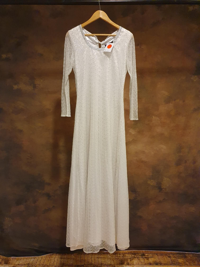 Hochzeitskleid Weiß mit Silberstickereien -Wikinger-