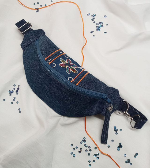 Petite banane Spears - Collection Gen Z