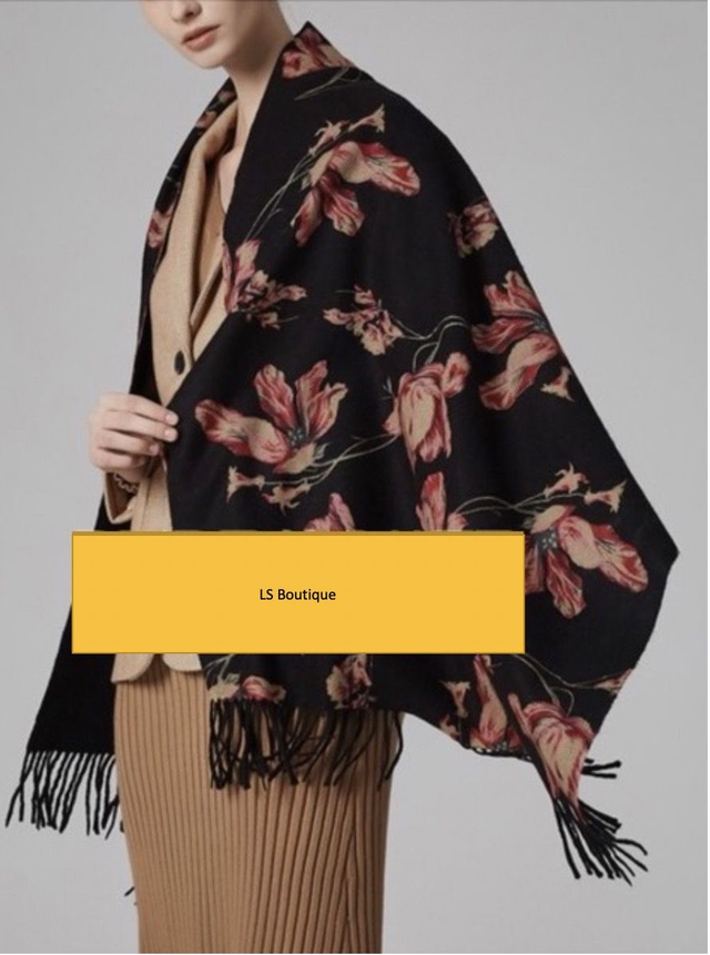 Scarf 100% Pure Wool (Black / Flowers)