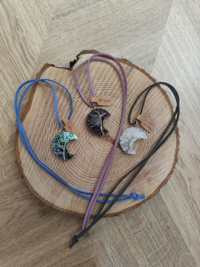 Collier avec pendentif lune 